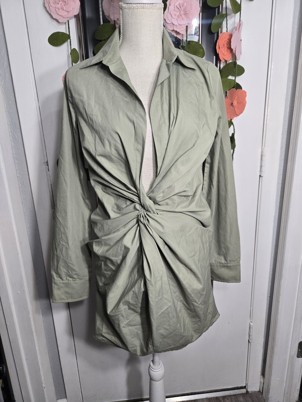 Prettylittlething Women's Long Sleeve Mini Dress Withe Deep Cleavage Sz 4